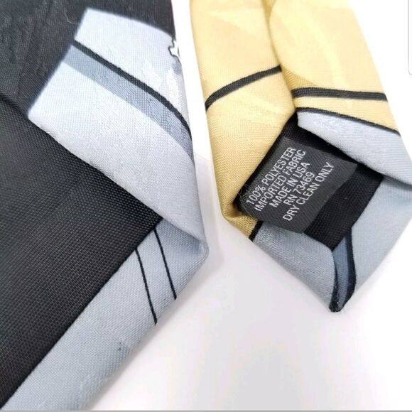 Vintage Looney Tunes Stamp Collection Necktie - Picture 7 of 7